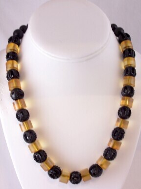 BN42 carved blk plastic/applejuice bakelite necklace